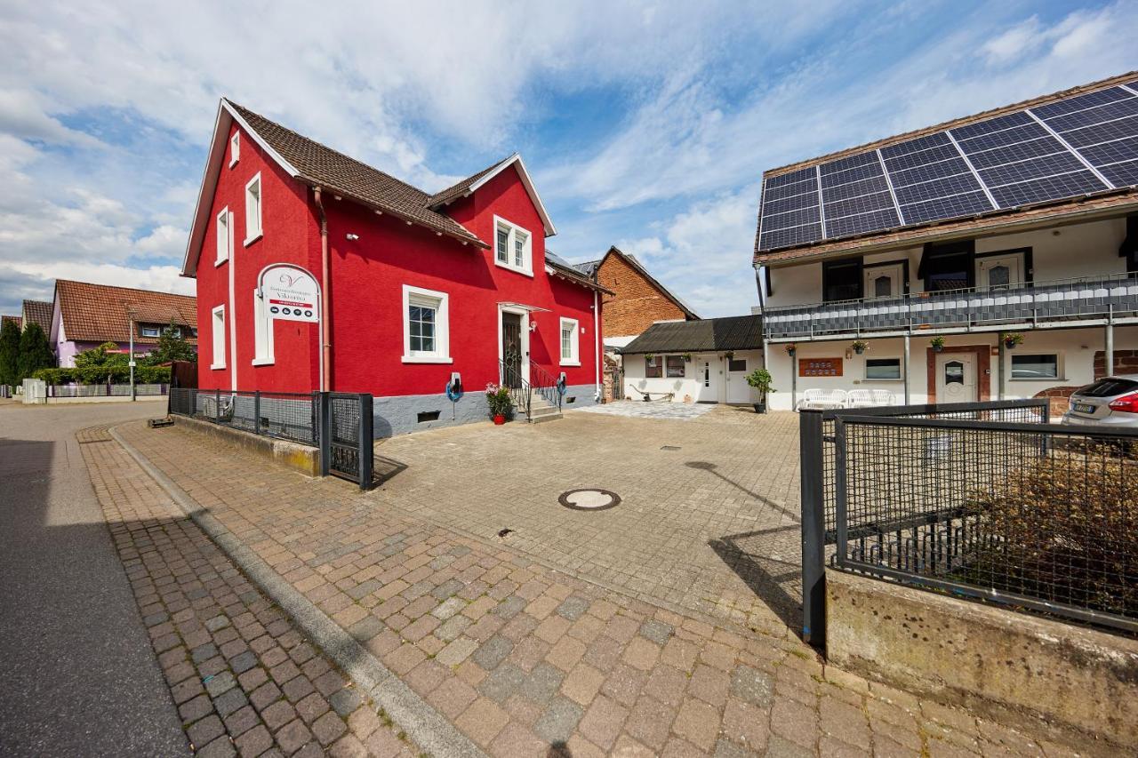 Gaestehaus Viktoriya Nur Wenige Minuten Zum Europa-Park Rust Luaran gambar