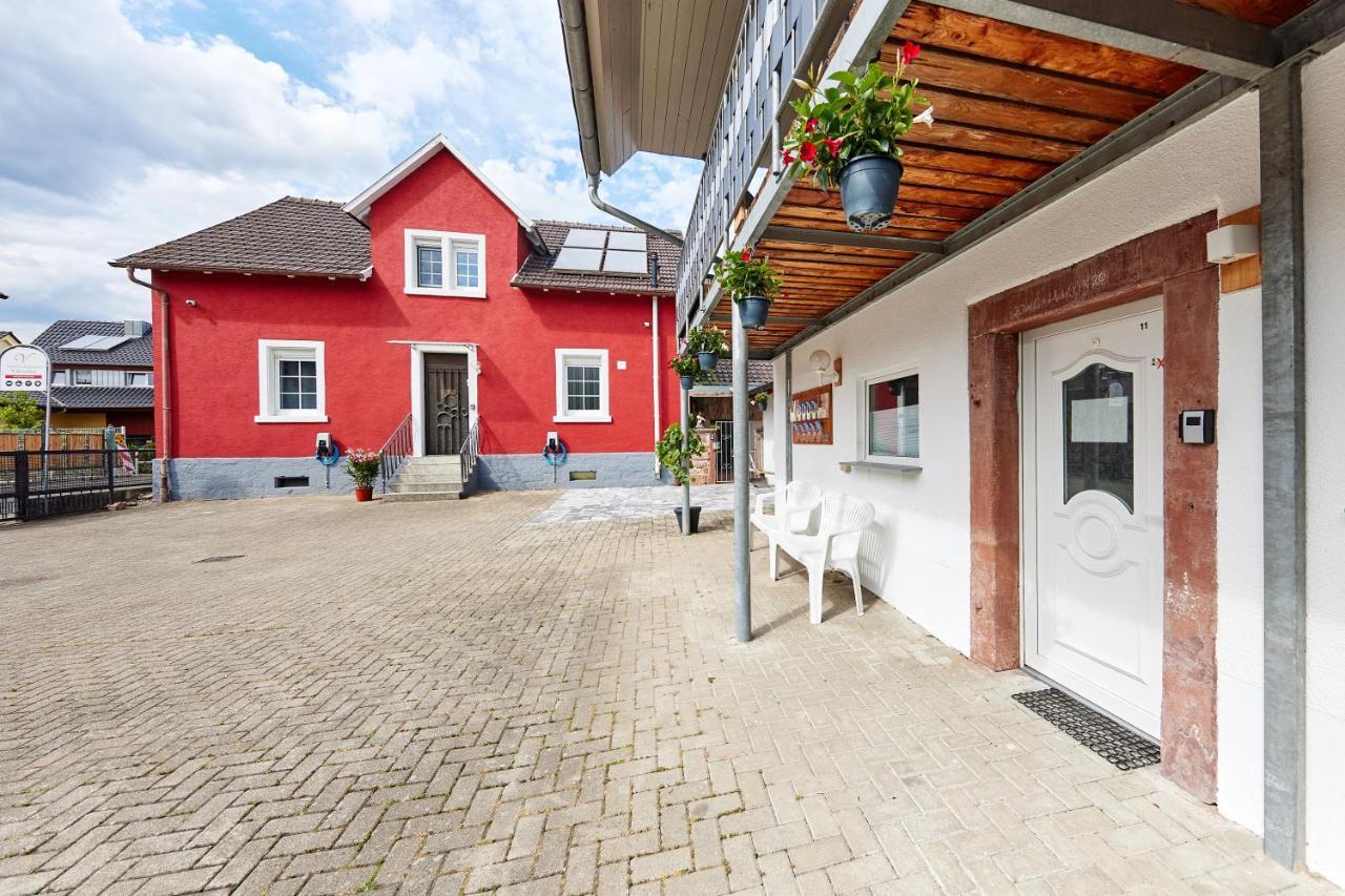 Gaestehaus Viktoriya Nur Wenige Minuten Zum Europa-Park Rust Luaran gambar